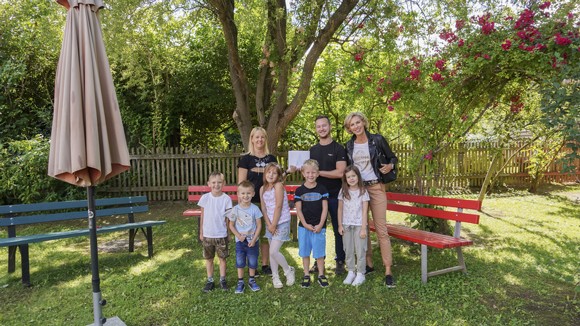 SPENDENÜBERGABE AN DEN HPKG