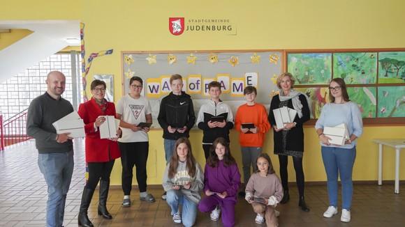TABLET-ÜBERGABE AM PFLICHTSCHULCLUSTER JUDENBURG-LINDFELD