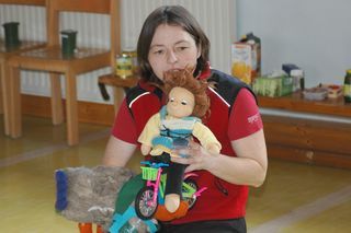 Dr. Anna Maria Maul und der kleine Kobold Klima- schrecker der mit Hilfe der Kinder zum Klimachecker wird Dr. Anna Maria Maul und der kleine Kobold Klima- schrecker der mit Hilfe der Kinder zum Klimachecker wird