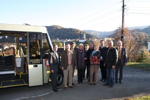 Erste Probefahrt mit dem neuen Bus für VertreterInnen der Stadgemeinde Judenburg und der Postbus GesmbH. Fotos: Peter Schaufler Erste Probefahrt mit dem neuen Bus für VertreterInnen der Stadgemeinde Judenburg und der Postbus GesmbH. Fotos: Peter Schaufler