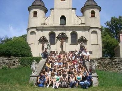Gruppenfoto mit SchülerInnen aus Italien, Polen, Tschechien Ungarn und Judenburg in Köszeg Gruppenfoto mit SchülerInnen aus Italien, Polen, Tschechien Ungarn und Judenburg in Köszeg