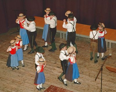 Die Kindertanzgruppe der Lustigen Steirer Judenburg Die Kindertanzgruppe der Lustigen Steirer Judenburg