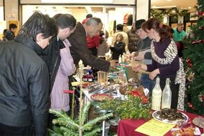 Reger Andrang bei den Verkaufsständen am zweiten Tag des Adventmarktes Reger Andrang bei den Verkaufsständen am zweiten Tag des Adventmarktes