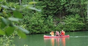 Übersetzen mit dem Kanu des Jugendzentrums