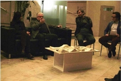 Dr. Puhl, Bgm Dolleschall, Dr. Rajakovics und Moderator Gernot Esser, im Mittelpunkt das Modell